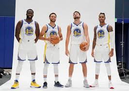 steph curry with some of his teammates